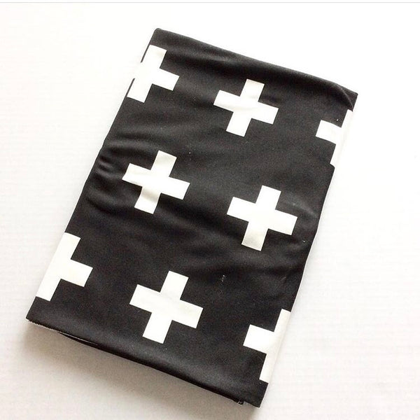 SLIGHTLY IMPERFECT - ORGANIC B+W CROSS BLANKET - Dotboxed