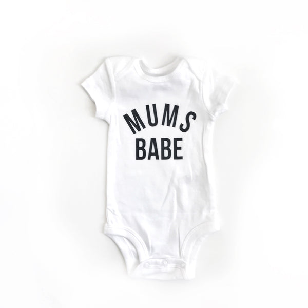 SLIGHTLY IMPERFECT - MUMS BABE - BODYSUIT - Dotboxed